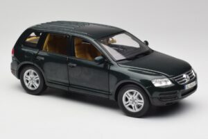 Volkswagen Touareg V10 TDI Reed Green Metallic Bburago 1:18 34911 Kov – obrázek 6 z 8