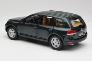 Volkswagen Touareg V10 TDI Reed Green Metallic Bburago 1:18 34911 Kov – obrázek 7 z 8