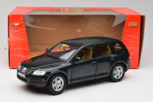 Volkswagen Touareg V10 TDI Reed Green Metallic Bburago 1:18 34911 Kov – obrázek 8 z 8