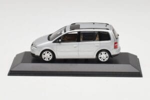 Volkswagen Touran Reflex Stříbrný Minichamps 1:43 TOURAN001 Kov