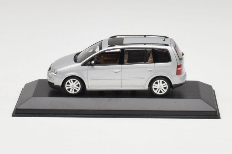 Volkswagen Touran Reflex Stříbrný Minichamps 1:43 TOURAN001 Kov