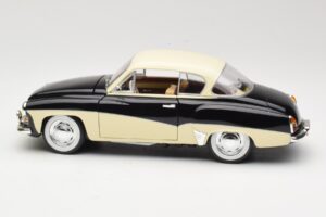 Wartburg 311 Coupe Černý & Béžový Revell 1:18 8419 Kov – obrázek 4 z 8
