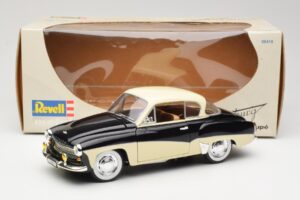 Wartburg 311 Coupe Černý & Béžový Revell 1:18 8419 Kov – obrázek 8 z 8
