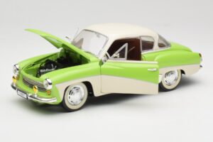 Wartburg 313 Pastelová Zelená přes Béžovou Revell 1:18 9018 Kov – obrázek 2 z 8