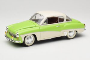 Wartburg 313 Pastelová Zelená přes Béžovou Revell 1:18 9018 Kov