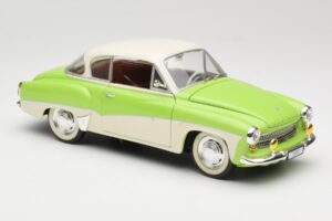 Wartburg 313 Pastelová Zelená přes Béžovou Revell 1:18 9018 Kov – obrázek 6 z 8