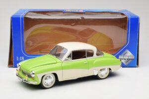 Wartburg 313 Pastelová Zelená přes Béžovou Revell 1:18 9018 Kov – obrázek 8 z 8