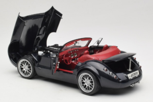 Wiesmann Roadster MF Carbon Black Revell 1:18 WIESMANN001 Kov – obrázek 8 z 9