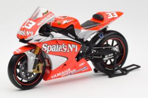 Yamaha YZR-M1 Gauloises Fortuna Yamaha #7 C. Checa MotoGP 2004 Minichamps 1:12 122043007 Kov – obrázek 2 z 6