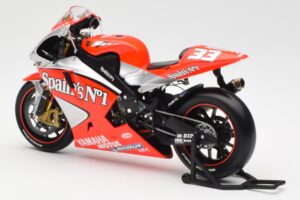 Yamaha YZR-M1 Gauloises Fortuna Yamaha #7 C. Checa MotoGP 2004 Minichamps 1:12 122043007 Kov – obrázek 5 z 6