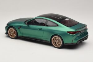 BMW M4 CS G82 Frozen Isle of Man Green GT Spirit 1:18 GT994 Pryskyřice – obrázek 5 z 6