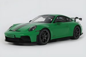Porsche 911 992.2 GT3 Weissach Package Python Green GT Spirit 1:18 GT576 Pryskyřice