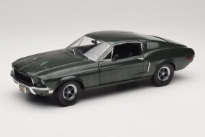 Ford Mustang GT Bullitt s Figurkou Stevea McQueena Greenlight 1:18 12885 Kov