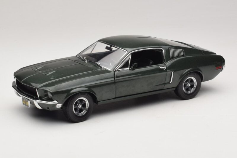 Ford Mustang GT Bullitt s Figurkou Stevea McQueena Greenlight 1:18 12885 Kov