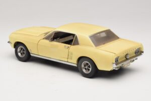 Ford Mustang Coupe Žlutý The Walking Dead Greenlight 1:18 12958 Kov – obrázek 7 z 8