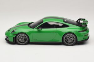 Porsche 911 992.2 GT3 Weissach Package Python Green GT Spirit 1:18 GT576 Pryskyřice – obrázek 3 z 6