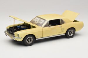 Ford Mustang Coupe Žlutý The Walking Dead Greenlight 1:18 12958 Kov – obrázek 2 z 8