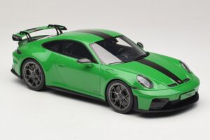 Porsche 911 992.2 GT3 Weissach Package Python Green GT Spirit 1:18 GT576 Pryskyřice – obrázek 4 z 6