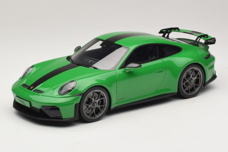 Porsche 911 992.2 GT3 Weissach Package Python Green GT Spirit 1:18 GT576 Pryskyřice