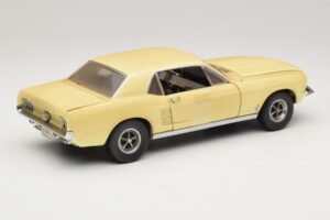 Ford Mustang Coupe Žlutý The Walking Dead Greenlight 1:18 12958 Kov – obrázek 3 z 8