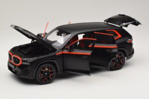 BMW XM G09 Matt Black Minichamps 1:18 110023301 Kov – obrázek 2 z 8