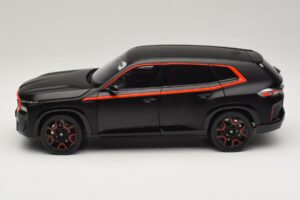 BMW XM G09 Matt Black Minichamps 1:18 110023301 Kov – obrázek 4 z 8