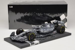 Alfa Romeo Orlen C42 R. Kubica Testing Barcelona 2022 Minichamps 1:18 117229988 Pryskyřice – obrázek 7 z 7