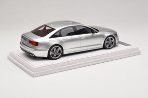 Audi S6 C7 Florett Silver Metallic IVY Merit 1:18 REMC038 Pryskyřice – obrázek 3 z 7