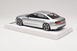 Audi S6 C7 Florett Silver Metallic IVY Merit 1:18 REMC038 Pryskyřice – obrázek 5 z 7