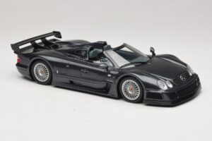 Mercedes AMG CLK GTR Roadster Šedý GT Spirit 1:18 GT960 Pryskyřice – obrázek 4 z 6