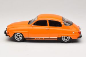 Saab 96 V4 Oranžový MCG 1:18 MCG18654 Kov – obrázek 3 z 6