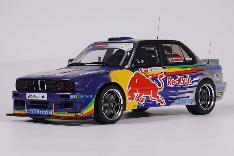 BMW E30 V8 #229 E. Hountondji Red Bull Driftbrothers Drift 2023 Modrý Otto 1:18 OT486 Pryskyřice