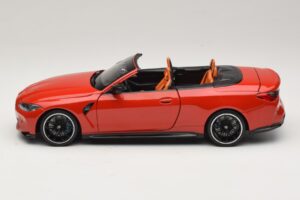 BMW M4 G83 Kabriolet Red Metallic Minichamps 1:18 110021030 Kov – obrázek 4 z 8