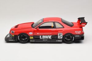 Nissan Skyline ER34 LB Super Silhouette Active Red GT Spirit 1:18 GT570 Pryskyřice – obrázek 3 z 6