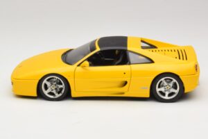 Ferrari F355 Spider Žlutý s Černou Střechou UT Models 1:18 180074030-P4 Kov – obrázek 4 z 8