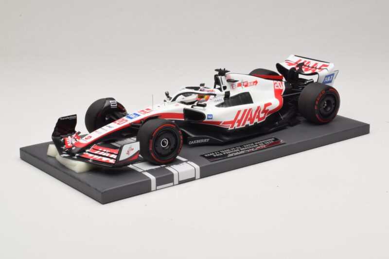 Haas VF-22 K. Magnussen Pole Position Brazilian GP 2022 Minichamps 1:18 117222120 Pryskyřice
