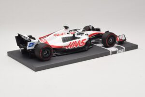 Haas VF-22 K. Magnussen Pole Position Brazilian GP 2022 Minichamps 1:18 117222120 Pryskyřice – obrázek 2 z 7
