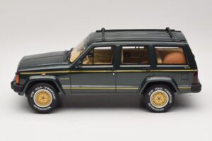 Jeep Cherokee XJ Limited Dark Hunter Green Otto 1:18 OT1340 Pryskyřice – obrázek 3 z 6