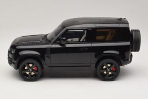 Land Rover Defender 90 L663 P400 X-Dynamic HSE Santorini Black GT Spirit 1:18 GT992 Pryskyřice – obrázek 3 z 6