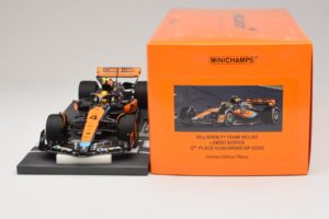 McLaren MCL60 #4 L. Norris 2nd Place Hungarian GP 2023 Minichamps 1:18 537233004 Pryskyřice – obrázek 6 z 7