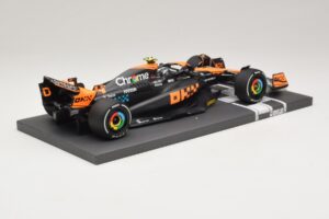 McLaren MCL60 #4 L. Norris 2nd Place Singapore GP 2023 Minichamps 1:18 537233404 Pryskyřice – obrázek 2 z 7