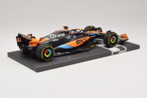 McLaren MCL60 #81 O. Piastri Hungarian GP 2023 Minichamps 1:18 537233081 Pryskyřice – obrázek 2 z 7