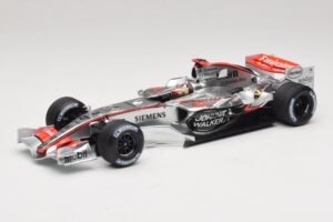 McLaren MP4/21 #3 K. Raikkonen 2006 Minichamps 1:18 530061803 Pryskyřice