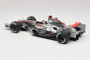 McLaren MP4/21 #3 K. Raikkonen 2006 Minichamps 1:18 530061803 Pryskyřice – obrázek 5 z 7