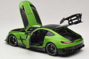 Mercedes AMG GT Black Series C190 Matt Green Metallic Minichamps 1:18 110032022 Kov – obrázek 5 z 8