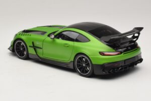 Mercedes AMG GT Black Series C190 Matt Green Metallic Minichamps 1:18 110032022 Kov – obrázek 7 z 8
