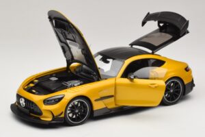 Mercedes AMG GT Black Series C190 Solarbeam Yellow Metallic Minichamps 1:18 110032021 Kov – obrázek 2 z 8