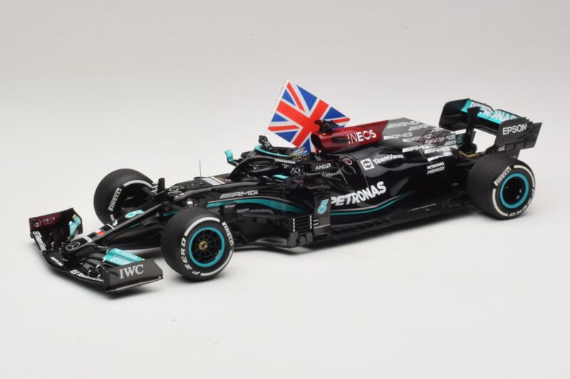 Mercedes AMG Petronas W12 E Performance L. Hamilton Winner British GP 2021 Minichamps 1:18 110211144 Pryskyřice