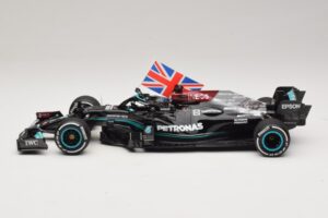 Mercedes AMG Petronas W12 E Performance L. Hamilton Winner British GP 2021 Minichamps 1:18 110211144 Pryskyřice – obrázek 3 z 7