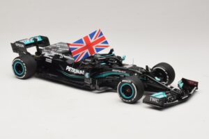 Mercedes AMG Petronas W12 E Performance L. Hamilton Winner British GP 2021 Minichamps 1:18 110211144 Pryskyřice – obrázek 4 z 7